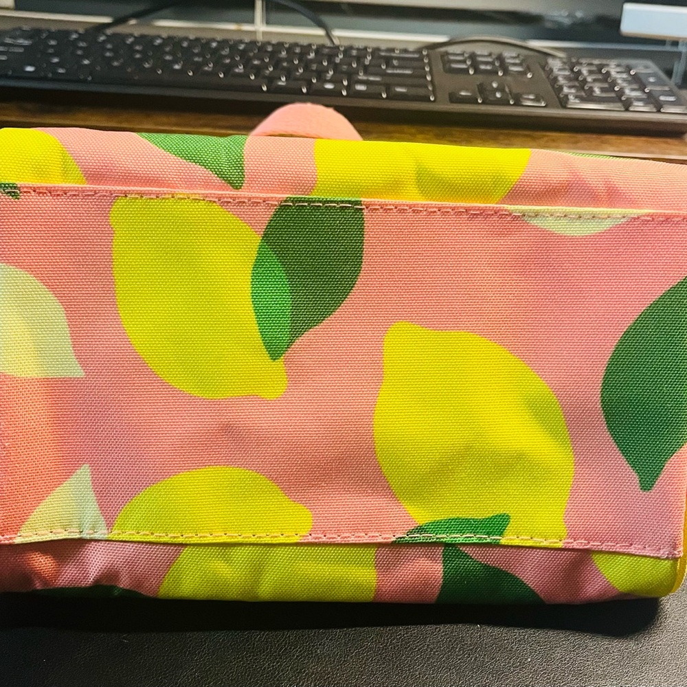 Kate Spade Pink Lemon Print Insulated Lunch Bag - NWOT 10inches x 9inches - Picture 7 of 7